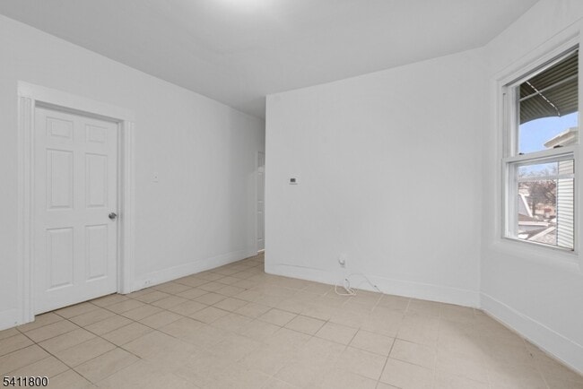 Photo - 315 E 18th St