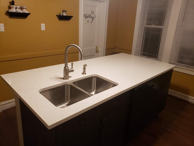 Kitchen-Pantry - 2835 S Harvey Ave