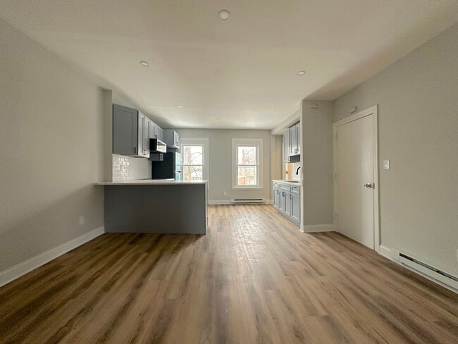 Building Photo - 190 N Miller St Unit 2