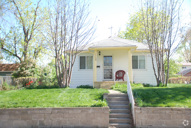Building Photo - 2368 W Maplewood Ave Rental