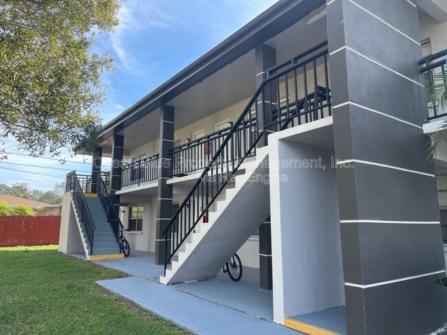 Building Photo - 311 S Arcturas Ave Unit 3