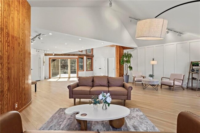 Photo - 120 Laurel Dr NE
