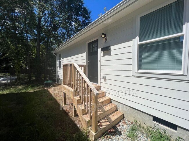 Photo - 2109 Hart St