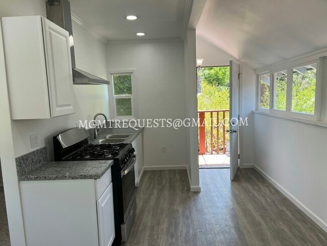 Photo - 1025 S Victoria Ave Apartment Unit B
