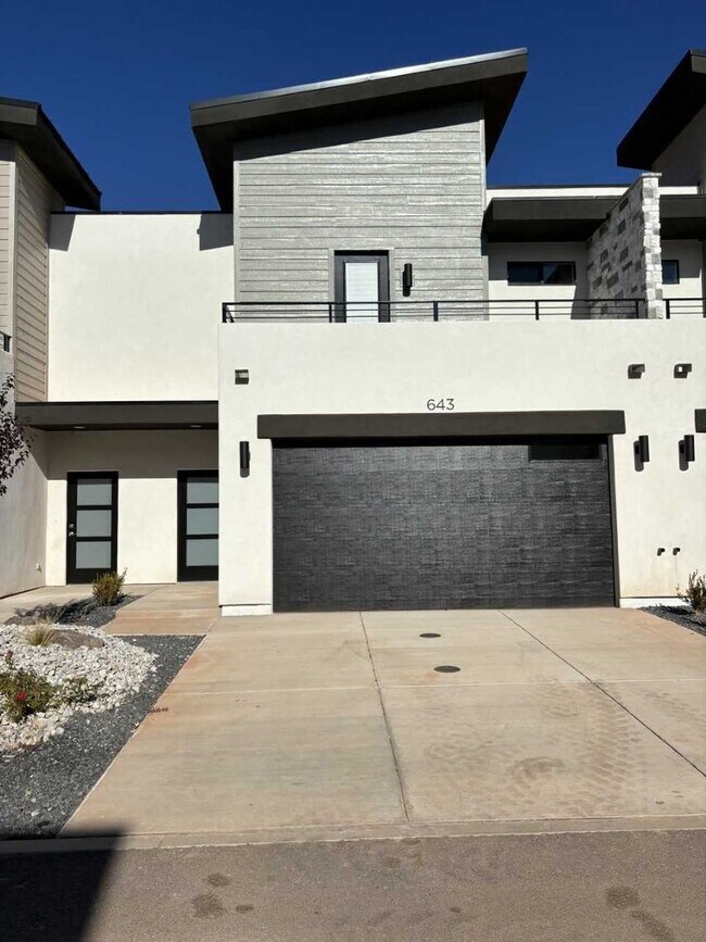 Beautiful Crimson Park Townhome! - Beautiful Crimson Park Townhome!