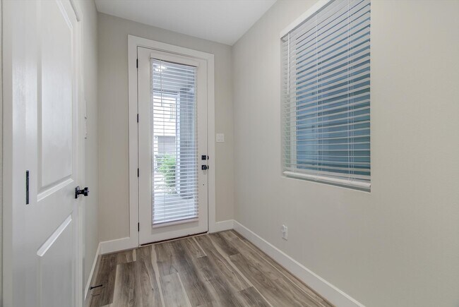 Photo - 1329 Buescher Dr