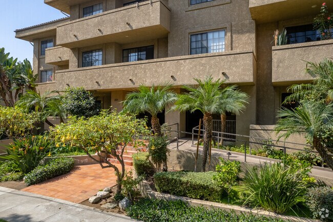 Photo - 221 S Oak Knoll Ave