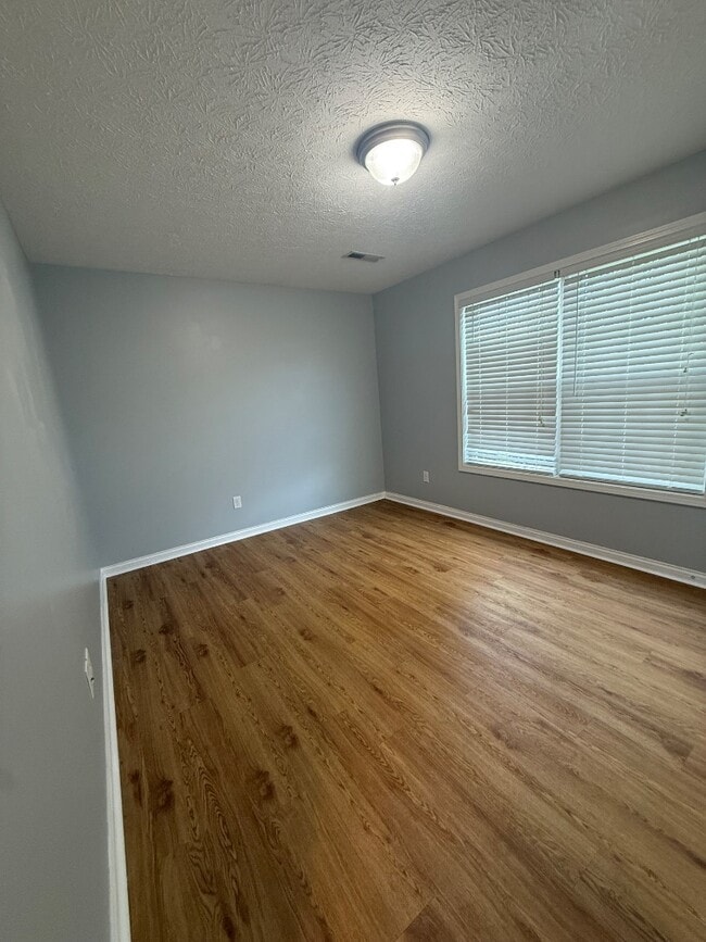 Photo - 1057 Blue Bell Way