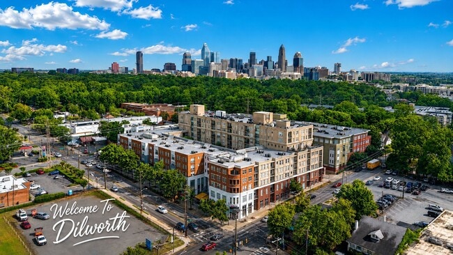 Building Photo - Dilworth Townhome-Style Condo | 2BR/2.5BA | Private Entrance | Walk to South End, Harris Teeter, ...