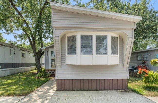 Photo - 852 Tarpon St SW