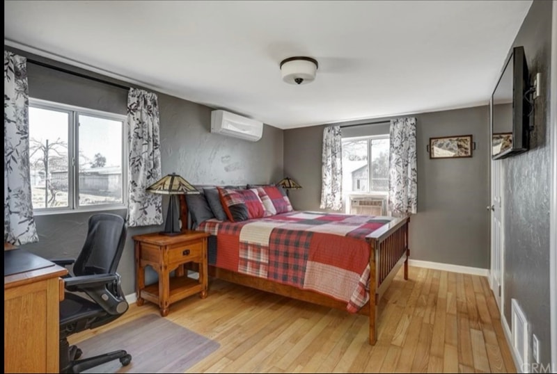 Photo - 39823 Dutton St