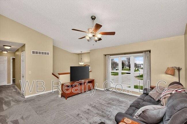 Photo - 260 Windfield Pkwy