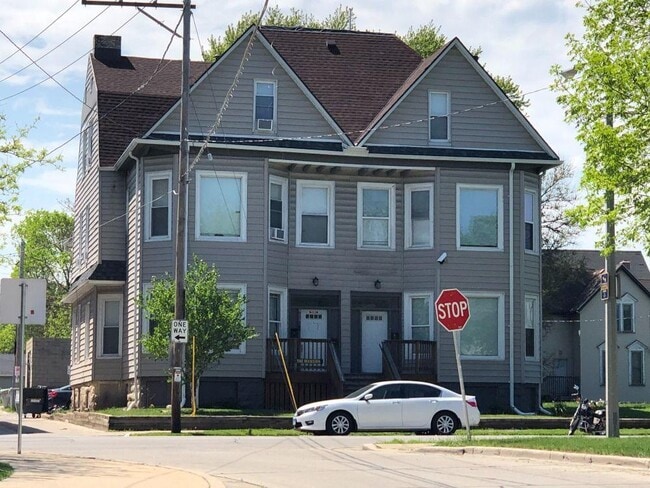 Photo - 955 N 17th St