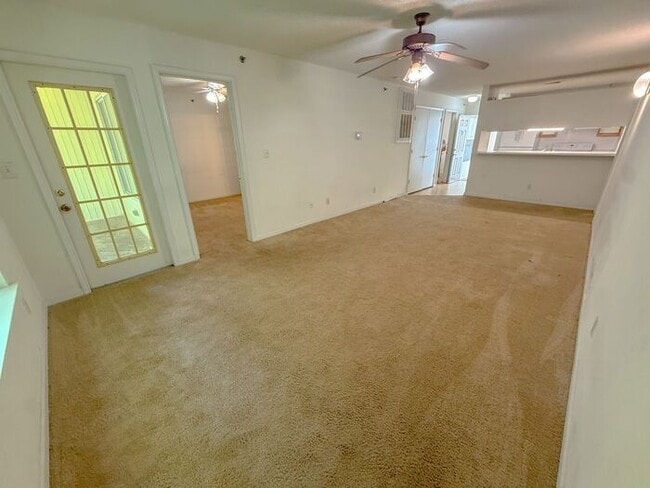 Building Photo - Top floor 4 bed 4 bath condo! On Wolfline, perfect for roommates!