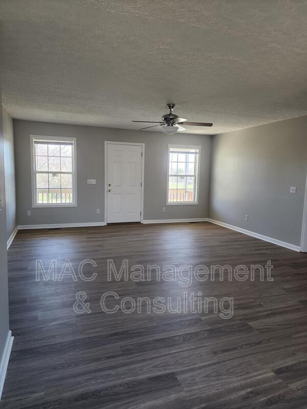 Photo - 143 W Gate Dr