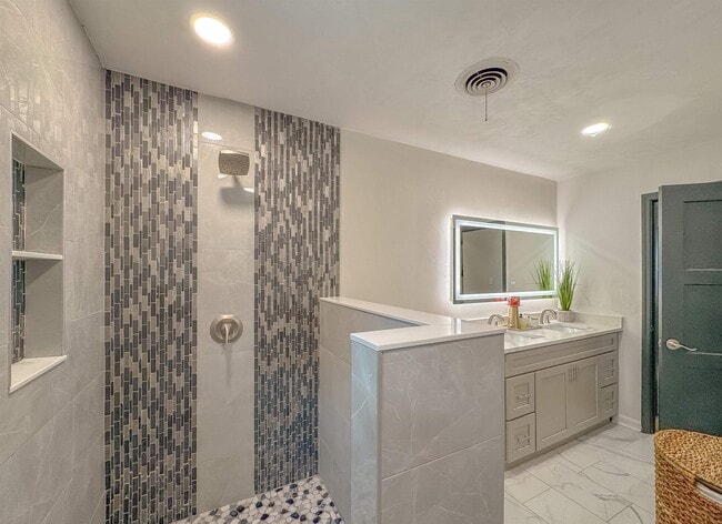Photo - 1044 Seminole Dr