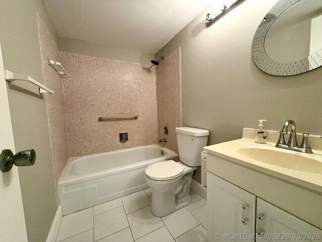 Photo - 166 Sussex I