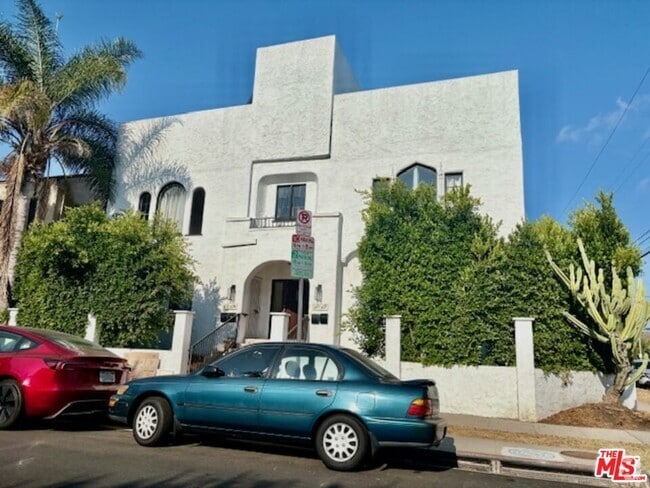 Building Photo - 404 N Gardner St Rental