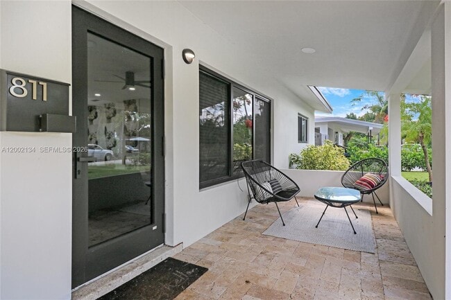 Photo - 811 NE 17th Ct