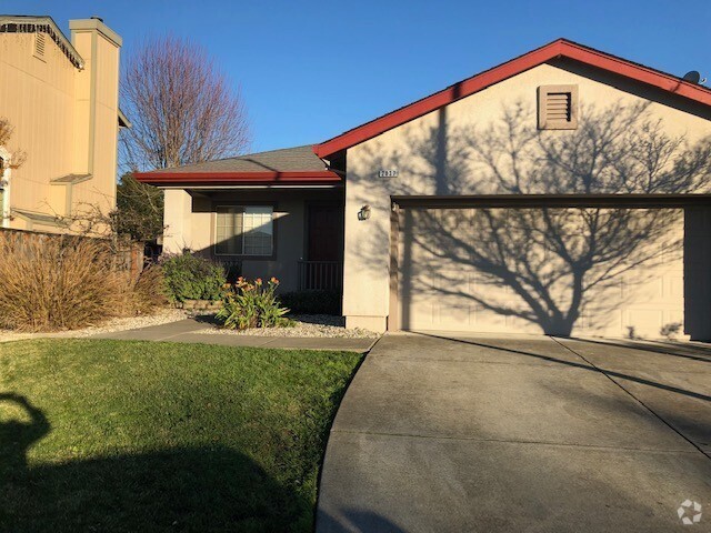 Building Photo - Gorgeous 3 bedroom 2 bath Rental