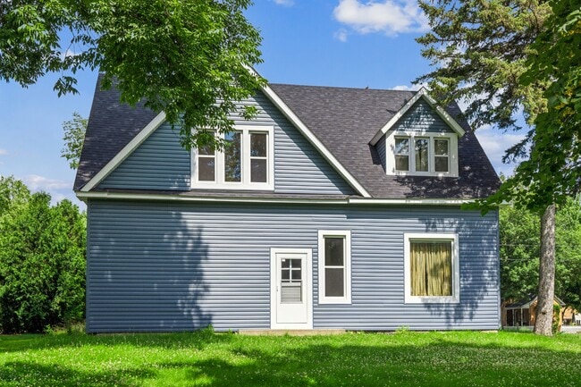 Photo - 303 Angel Ave SW