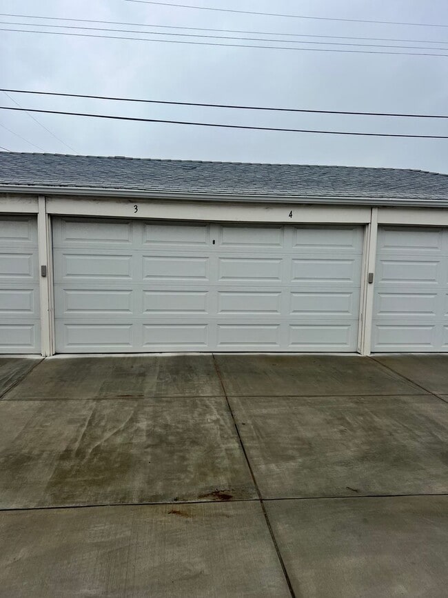 263 N Dos Caminos Ave