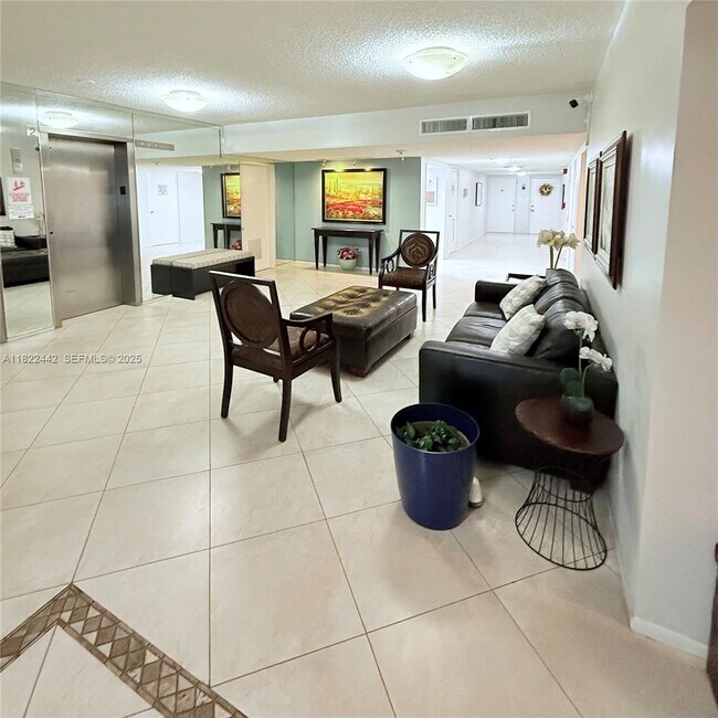 Photo - 3980 Oaks Clubhouse Dr Unit 302