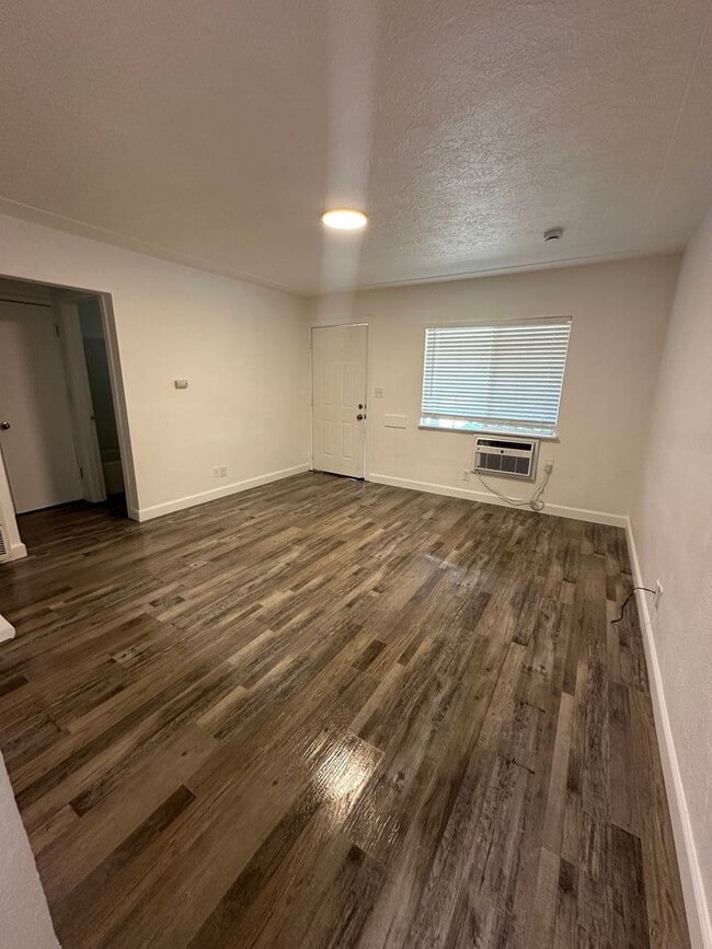 Building Photo - 3421 E McKinley Ave Unit 1 Rental