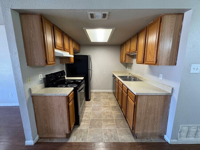 Photo - 1210 Monroe Loop Unidad Apt B