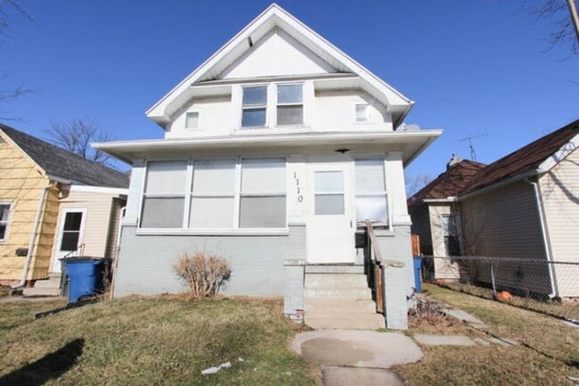 Building Photo - 3 Bedroom House - South Side Neighborhood