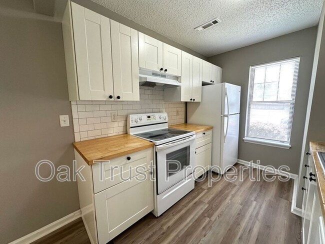 Photo - 401 Converse Ct