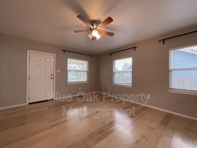 Photo - 570 E 19th St