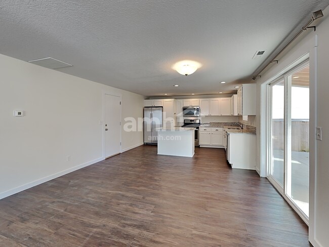 Photo - 286 W 14th St