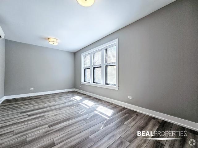 Building Photo - 2 bedroom in CHICAGO IL 60613 Unit W3 Rental