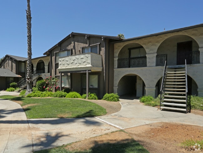 Casa Del Rey Apartments