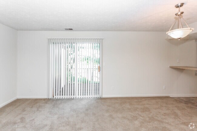 2BR, 1BA - 829 SF