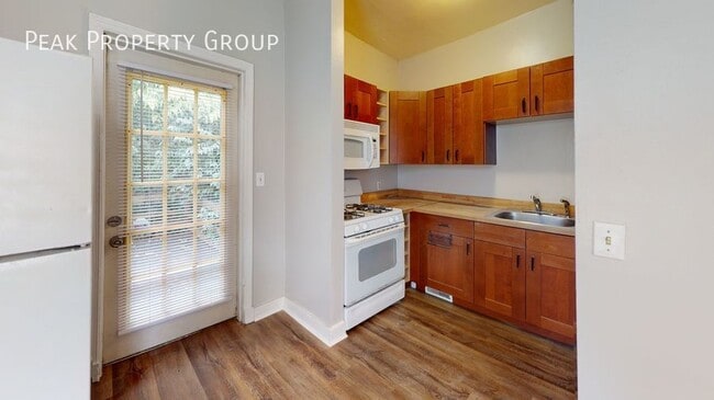 Photo - 23 W Hollister St