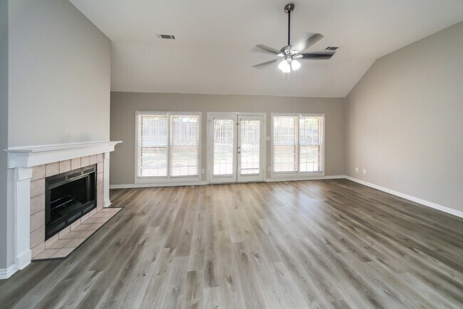 Photo - 554 N Sanga Rd