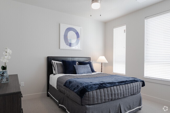 1BR, 1BA - 745SF