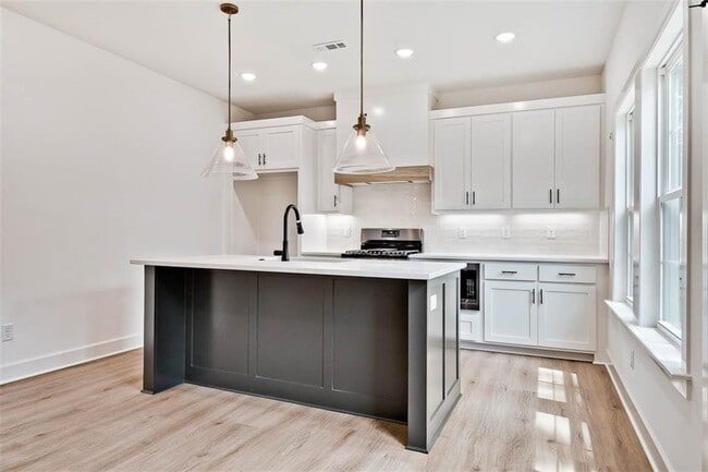 Photo - 1 Hurlford Ln