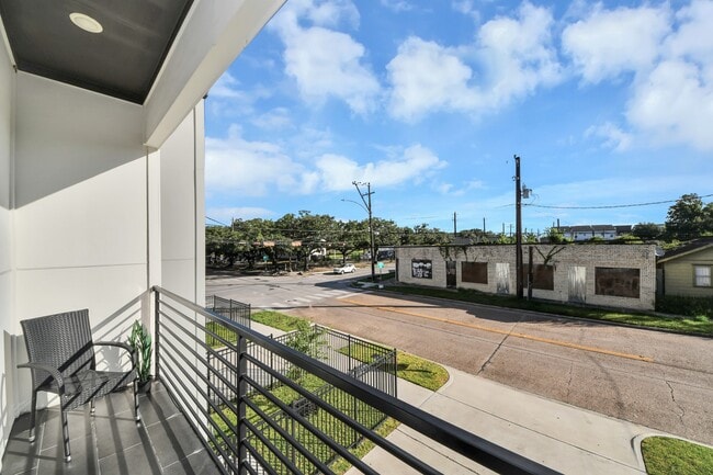 Photo - 3004 Holman St