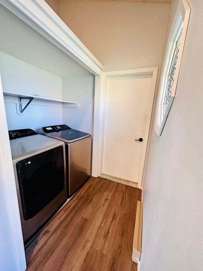 Photo - 1965 Mission Way S