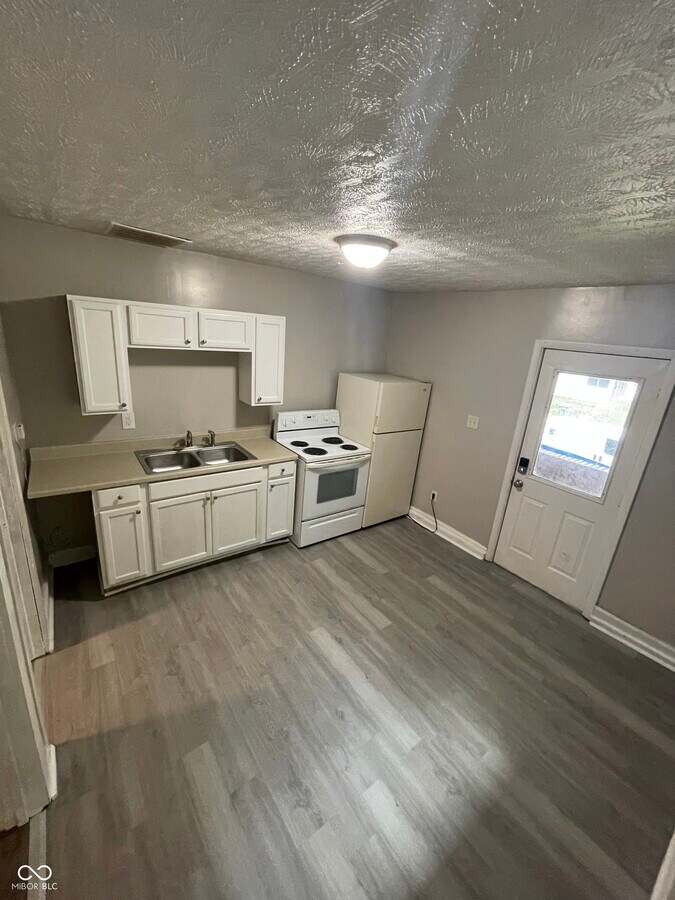 Photo - 2930 N Dearborn St Unit A