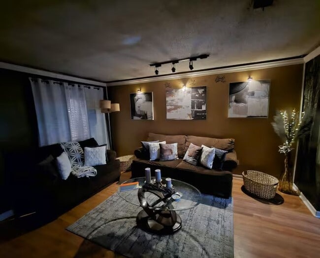 Photo - MidTerm Rental Furnished
