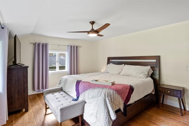 Photo - 485 Oakridge Dr