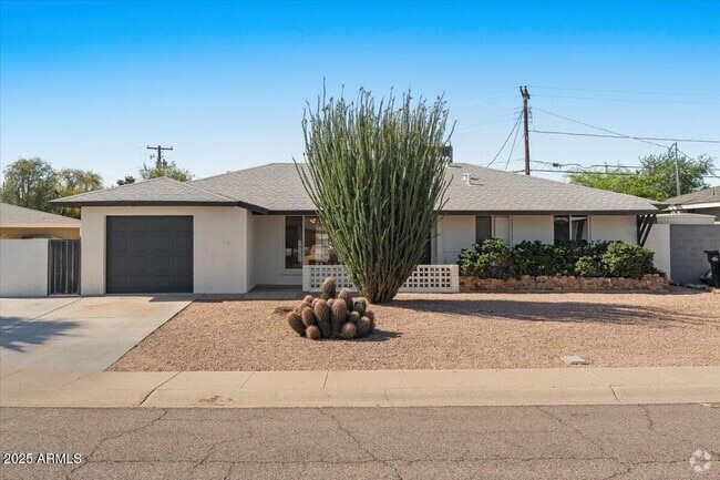 Building Photo - 8617 E Palm Ln Rental
