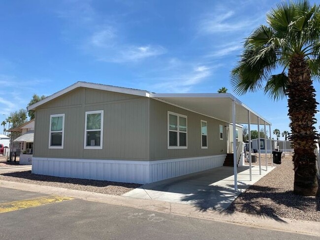 Photo - 2060 N Center St