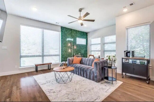 Photo - 4427 Viburnum Dr