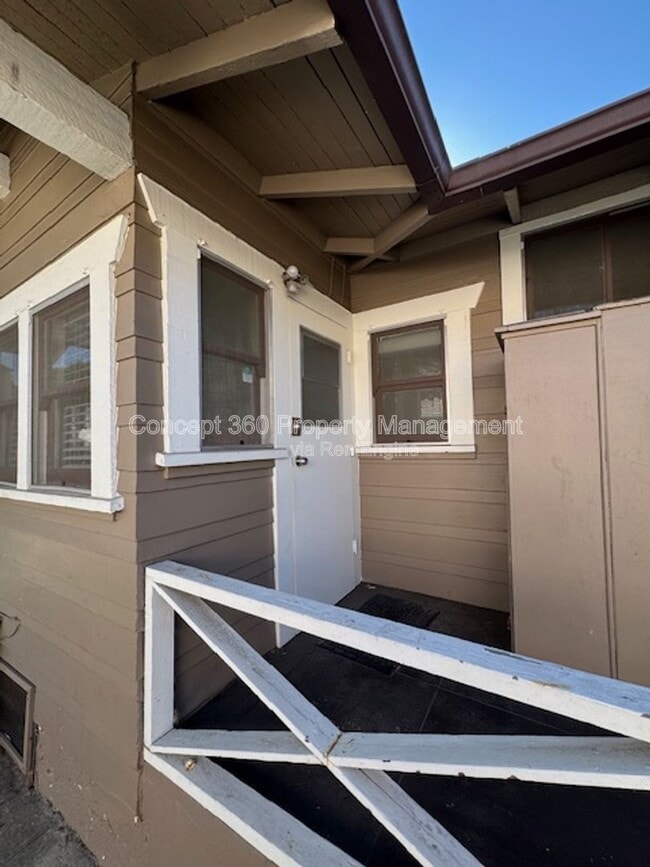 Photo - 3811 E 10th St