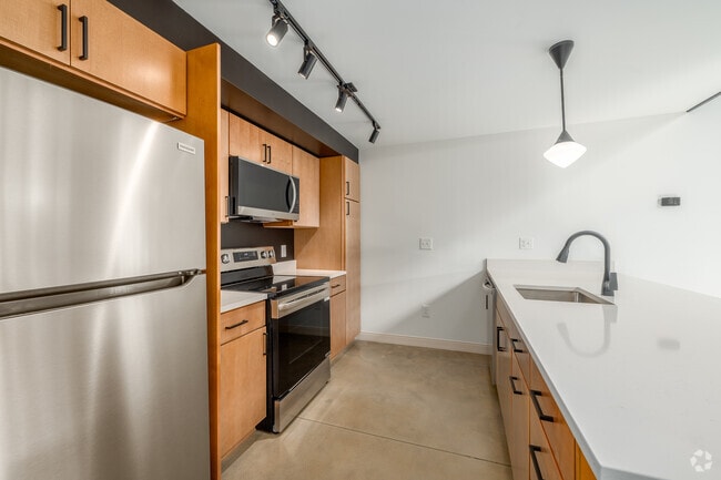 1BR, 1.5BA - 754SF - Loft A - Kitchen